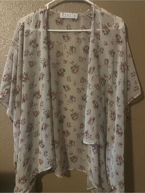 Stella Laguna Beach Floral Sheer Kimono - Ivory with Pink Rose Print